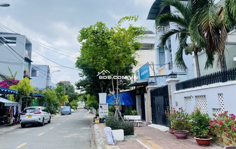 Bán nhà mặt tiền đường số 4,  Phước Bình, Q9, Thủ Đức, TP HCM. DT 98m2, 2 tầng. Giá 10.1 tỷ, SHR - 0933125879.